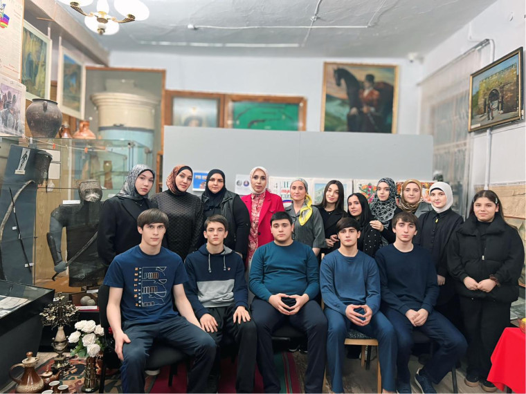 В Национальном музее имени А. Тахо-Годи в городе Хасавюрте прошло яркое и запоминающееся мероприятие, посвященное Ночи искусств. Это событие собрало творческих людей и любителей искусства в дружеской и непринужденной обстановке, наполненной вдохновением и.